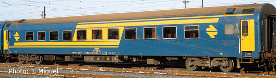 Express train Passenger car 1st class series 9100<br /><a href='images/pictures/Roco/45771.jpg' target='_blank'>Full size image</a>